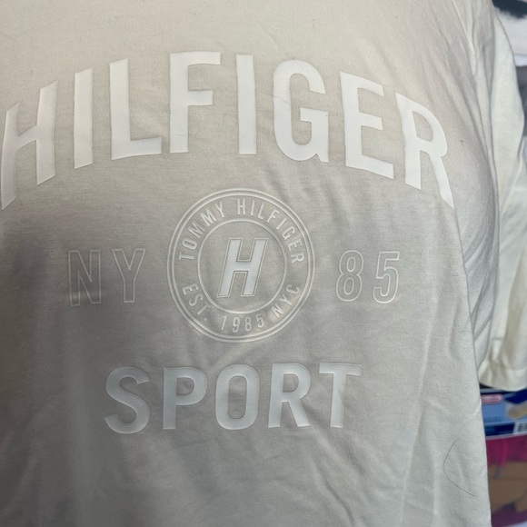 Hilfiger T-shirt - Picture 1 of 8